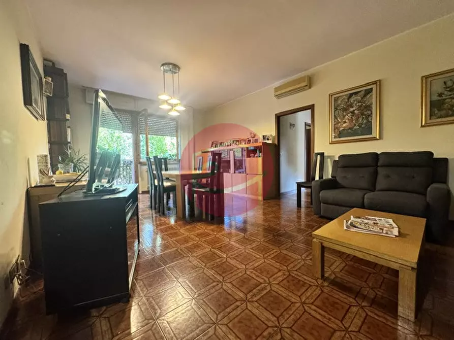 Immagine 1 di Appartamento in vendita  a Rimini