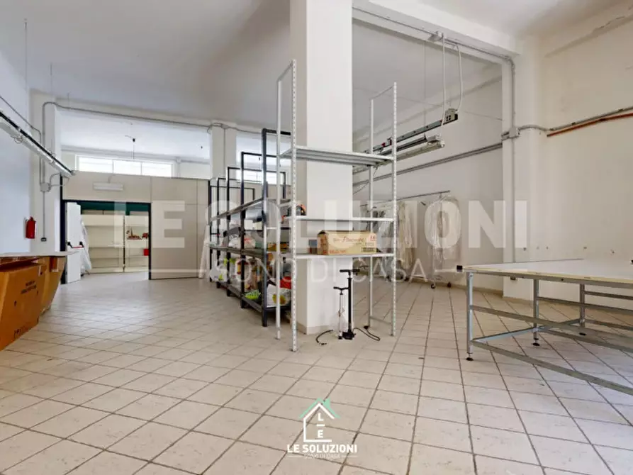 Immagine 6 di Laboratorio in affitto  in Via Bixio 67 a Putignano