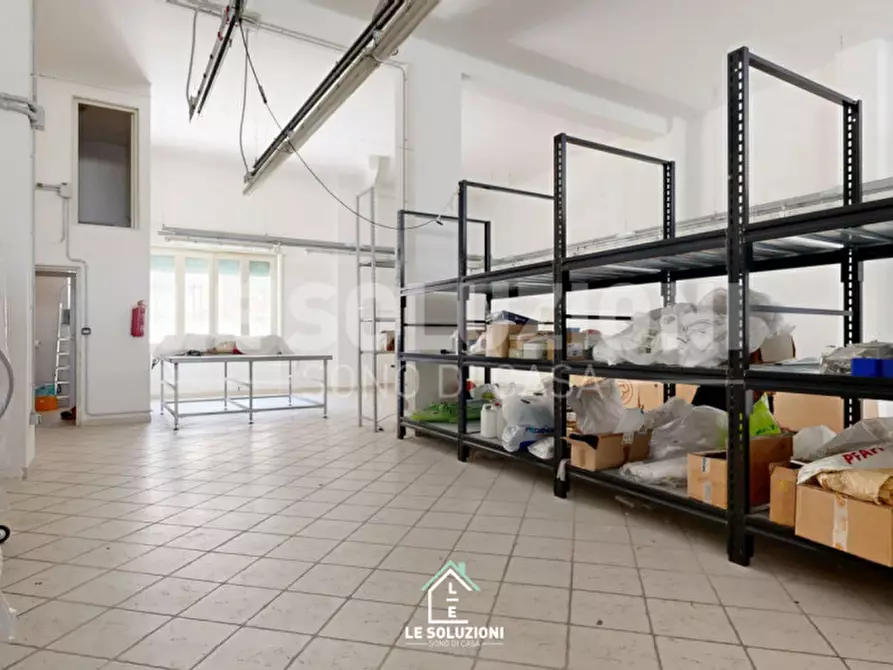 Immagine 9 di Laboratorio in affitto  in Via Bixio 67 a Putignano