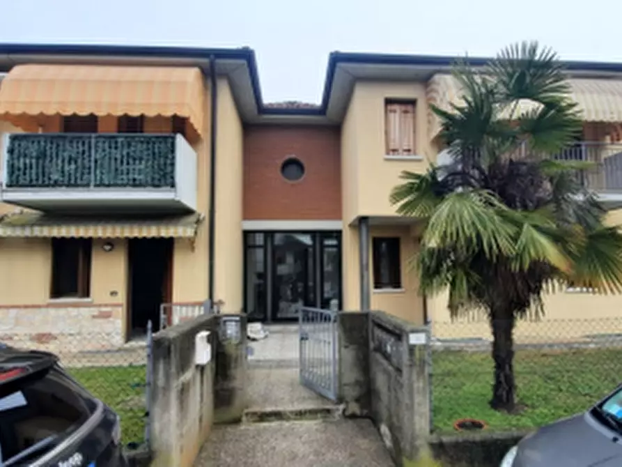 Immagine 1 di Appartamento in vendita  in Via L. Cappellaro a Longare