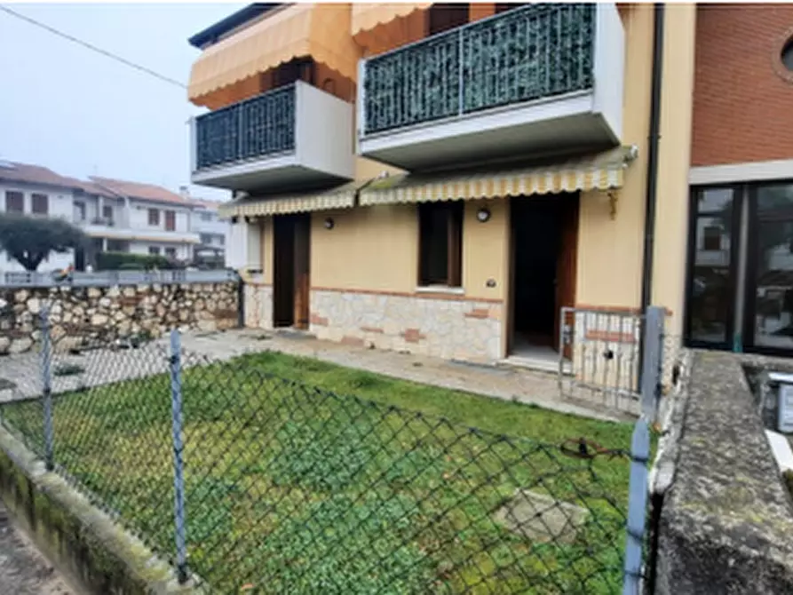 Immagine 2 di Appartamento in vendita  in Via L. Cappellaro a Longare