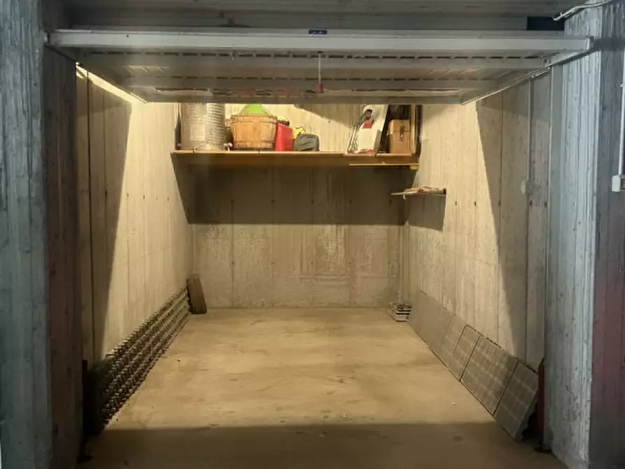 Immagine 1 di Garage in vendita  a Bussolengo