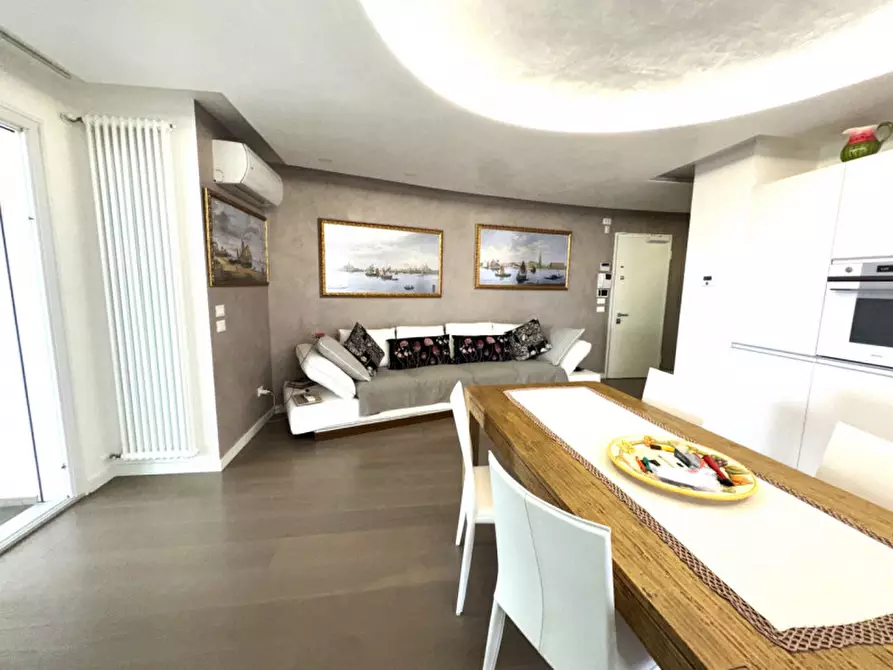Immagine 4 di Appartamento in vendita  in via latisana a Lignano Sabbiadoro