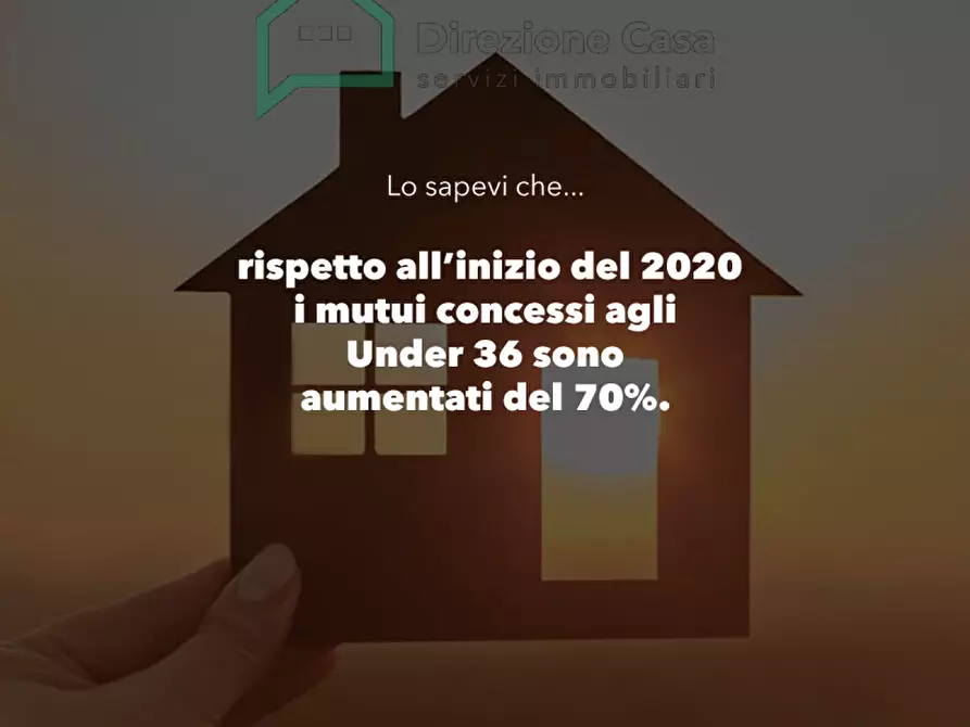 Immagine 10 di Appartamento in vendita  in Via Taddeo Da Sessa a Napoli