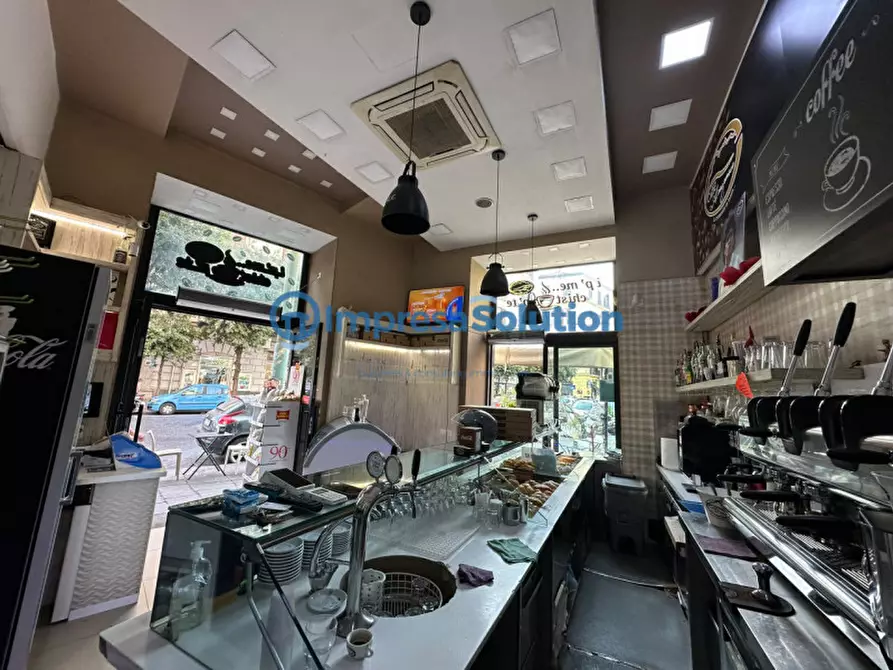 Immagine 10 di Attività commerciale in vendita  in Corso Giuseppe Garibaldi a Napoli
