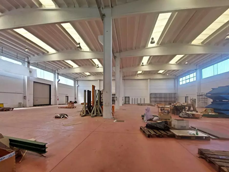 Immagine 2 di Capannone industriale in vendita  in Via Pennaluce, 66054 Vasto CH, Italia a Vasto