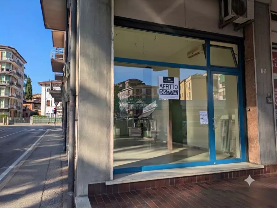 Immagine 1 di Negozio in affitto  in Via Bassini Verona a Verona