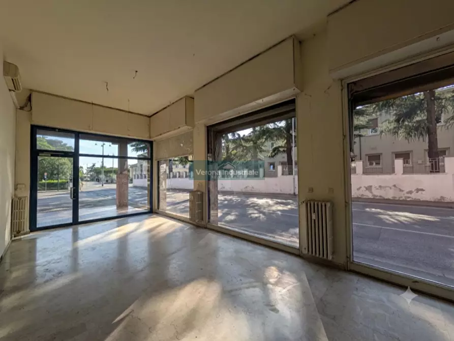Immagine 3 di Negozio in affitto  in Via Bassini Verona a Verona