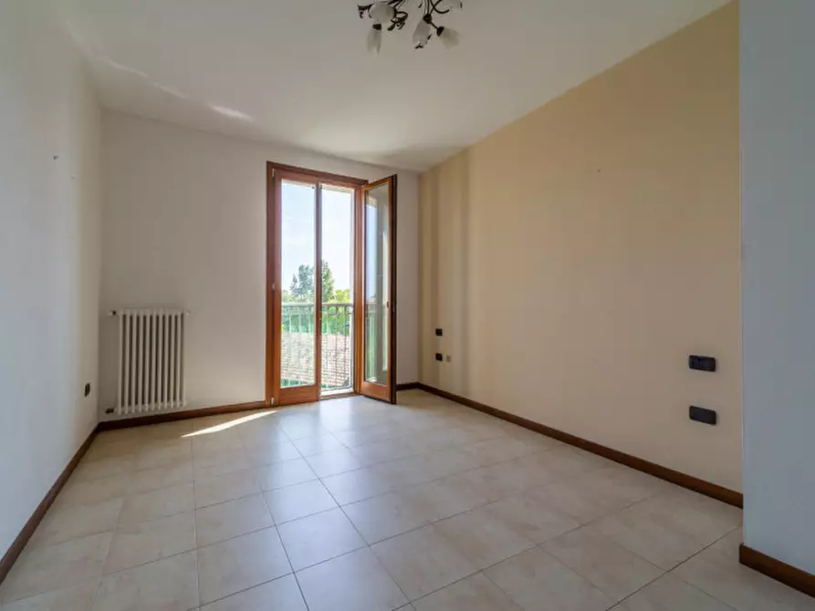 Immagine 4 di Appartamento in vendita  in Viale Lombardia, 6 a Parma