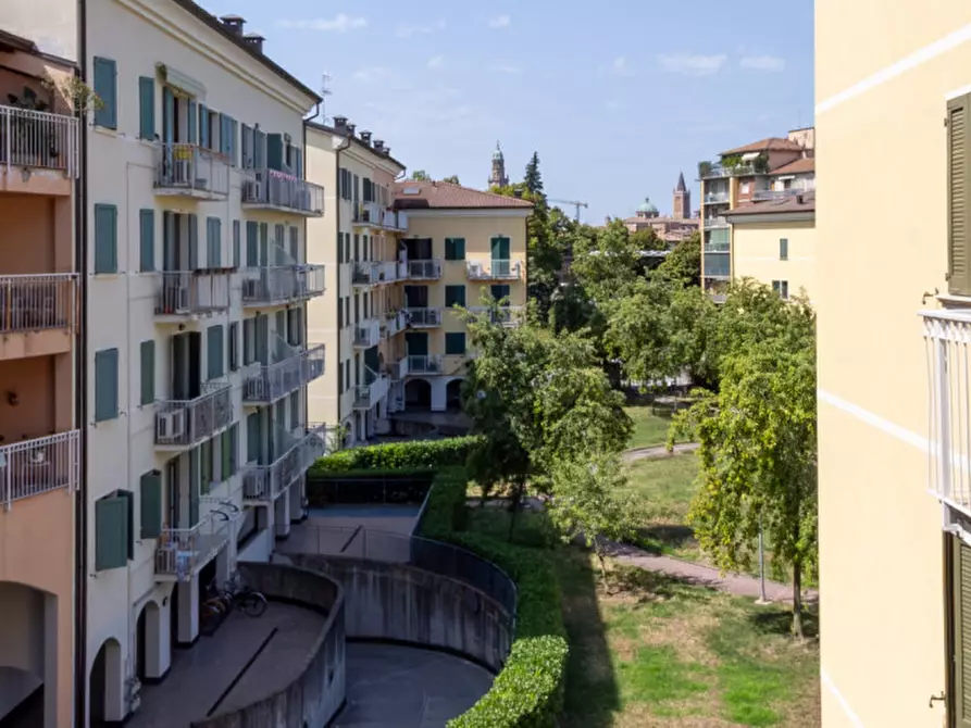 Immagine 8 di Appartamento in vendita  in Viale Lombardia, 6 a Parma