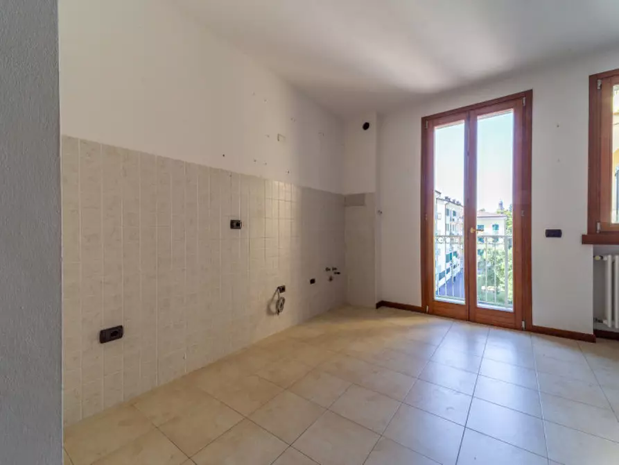 Immagine 13 di Appartamento in vendita  in Viale Lombardia, 6 a Parma