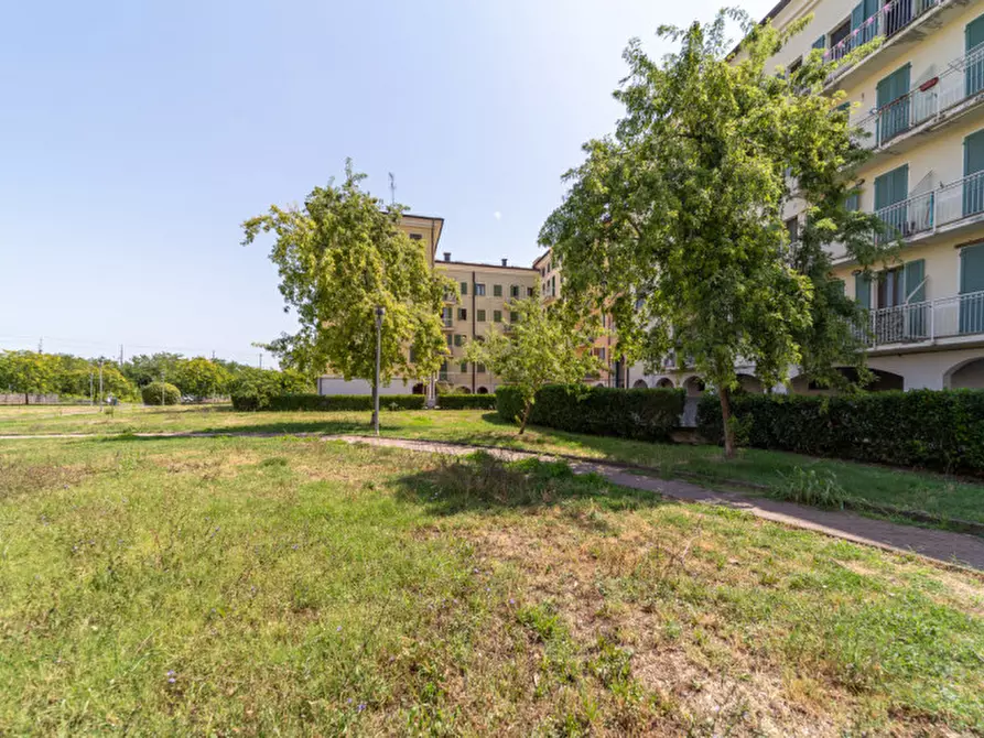 Immagine 29 di Appartamento in vendita  in Viale Lombardia, 6 a Parma