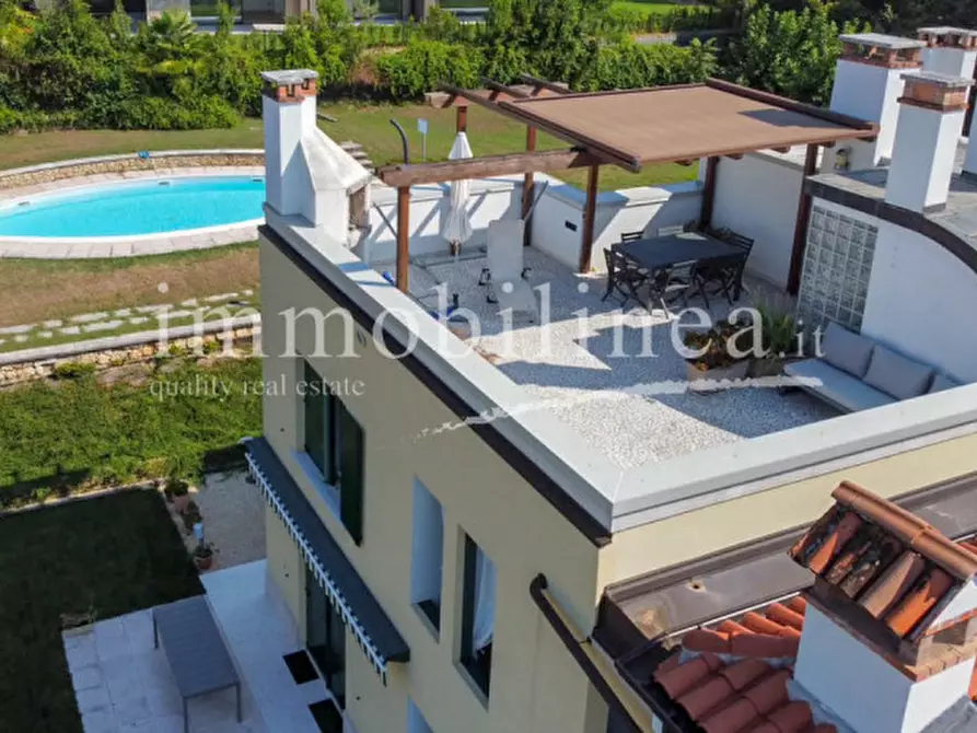Immagine 3 di Appartamento in vendita  in VIA EMILIO SALGARI n. 19 Piano 1-2 a Garda