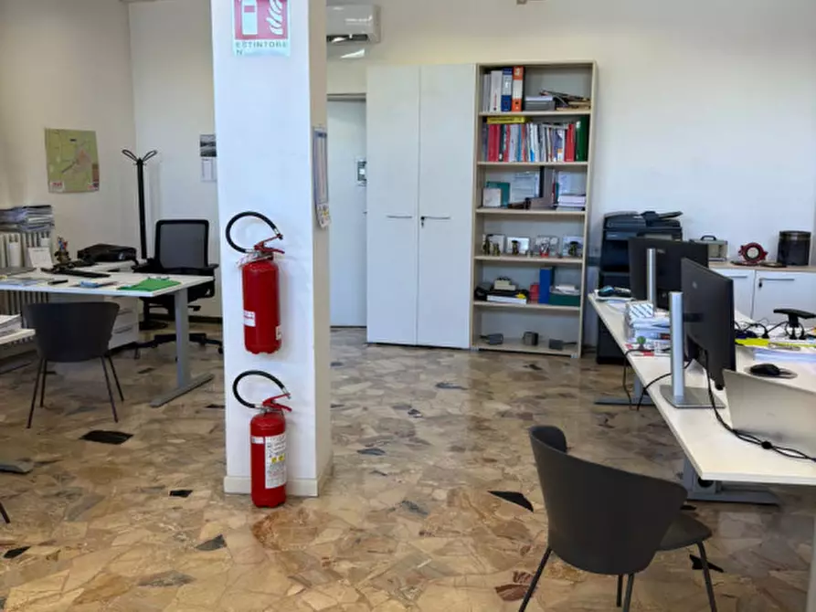 Immagine 2 di Negozio in vendita  a Alessandria