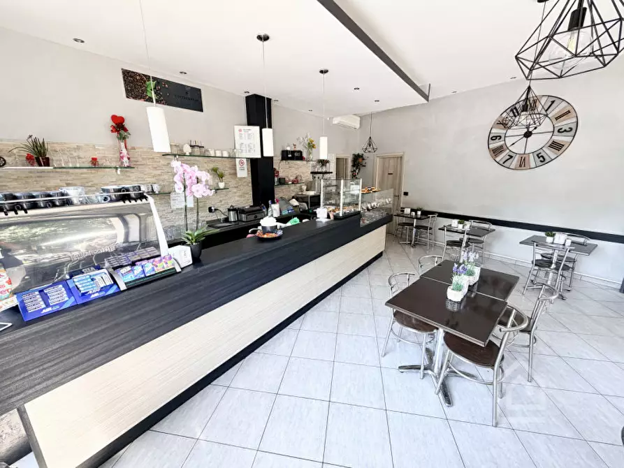 Immagine 17 di Attività commerciale in vendita  in Corso Taranto 22 a Torino