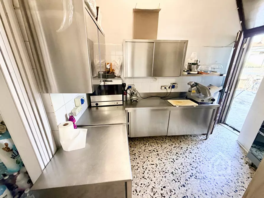 Immagine 26 di Attività commerciale in vendita  in Corso Taranto 22 a Torino