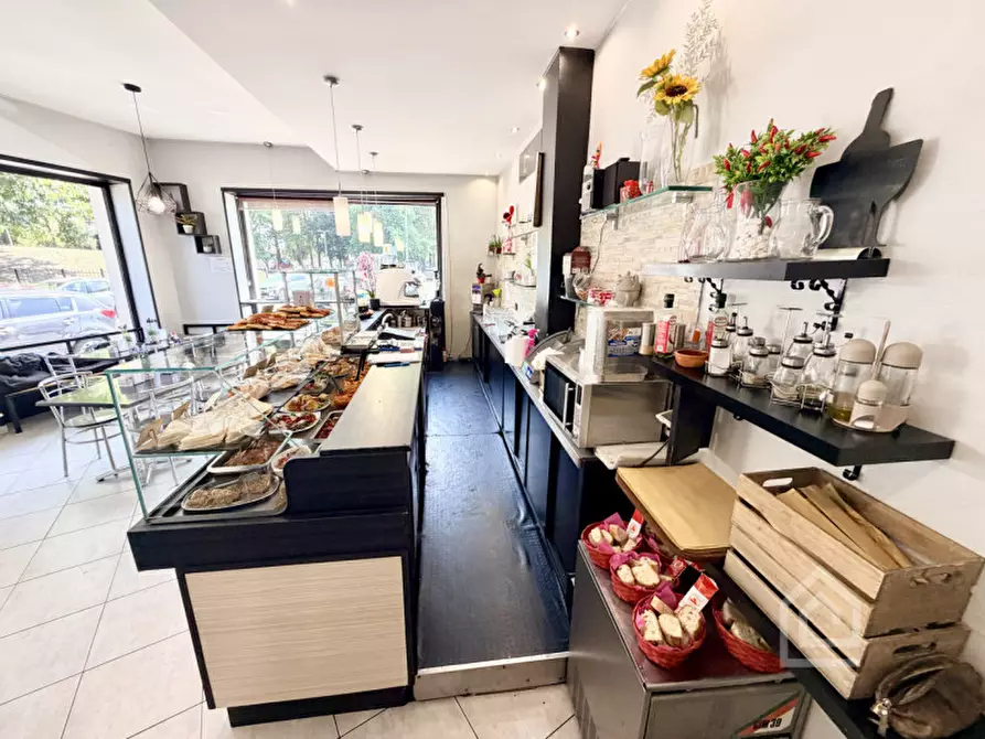 Immagine 30 di Attività commerciale in vendita  in Corso Taranto 22 a Torino