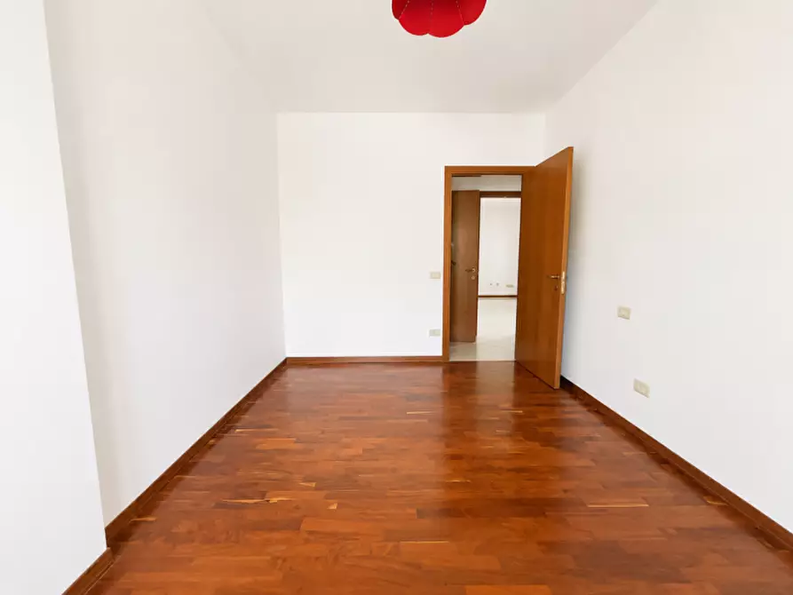Immagine 13 di Appartamento in vendita  a Senigallia