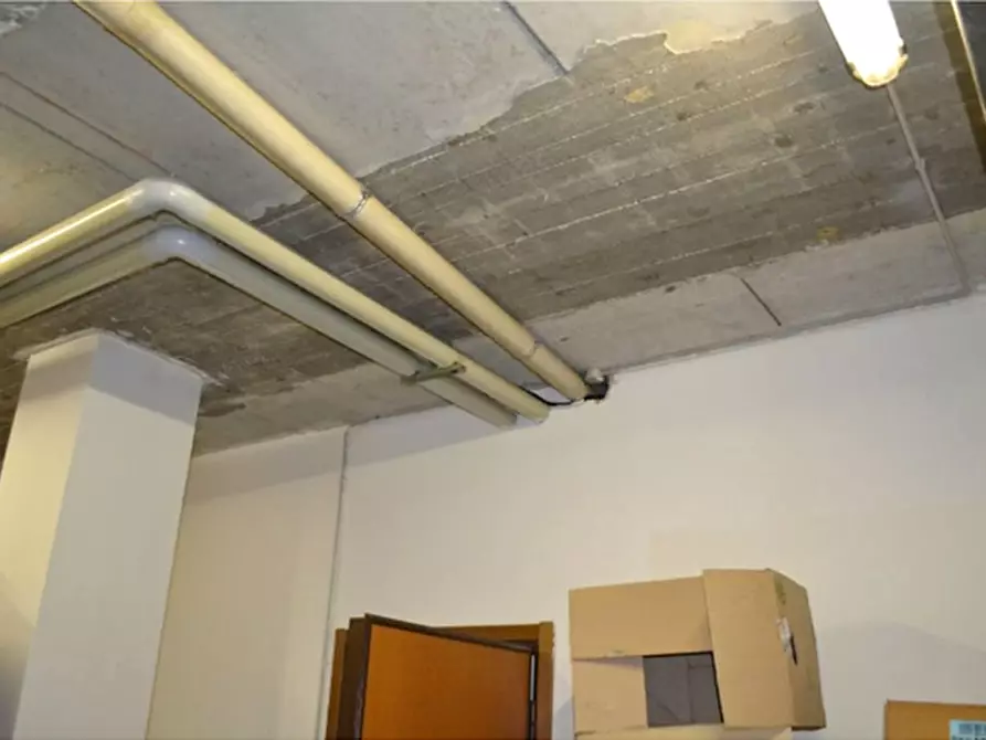 Immagine 3 di Magazzino in vendita  in Via Montorio 60 a Verona