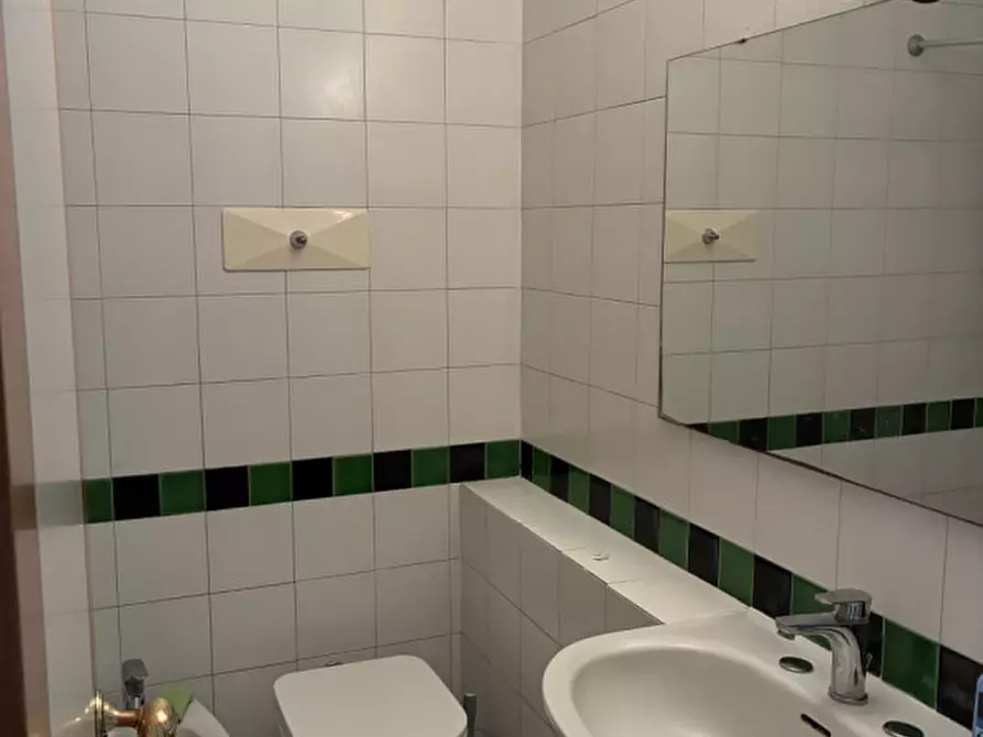 Immagine 11 di Appartamento in affitto  a Vicenza
