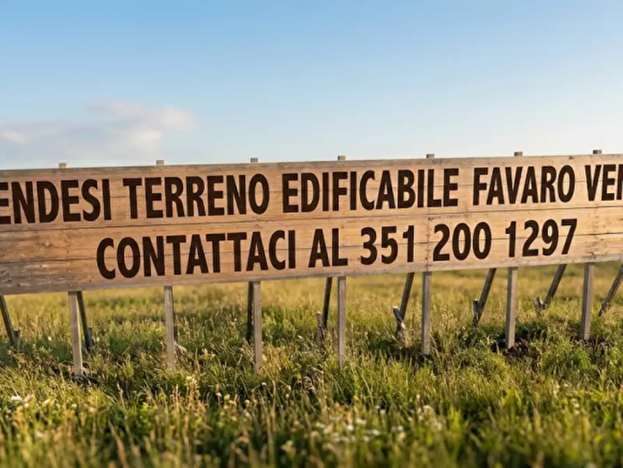 Immagine 2 di Terreno in vendita  a Venezia