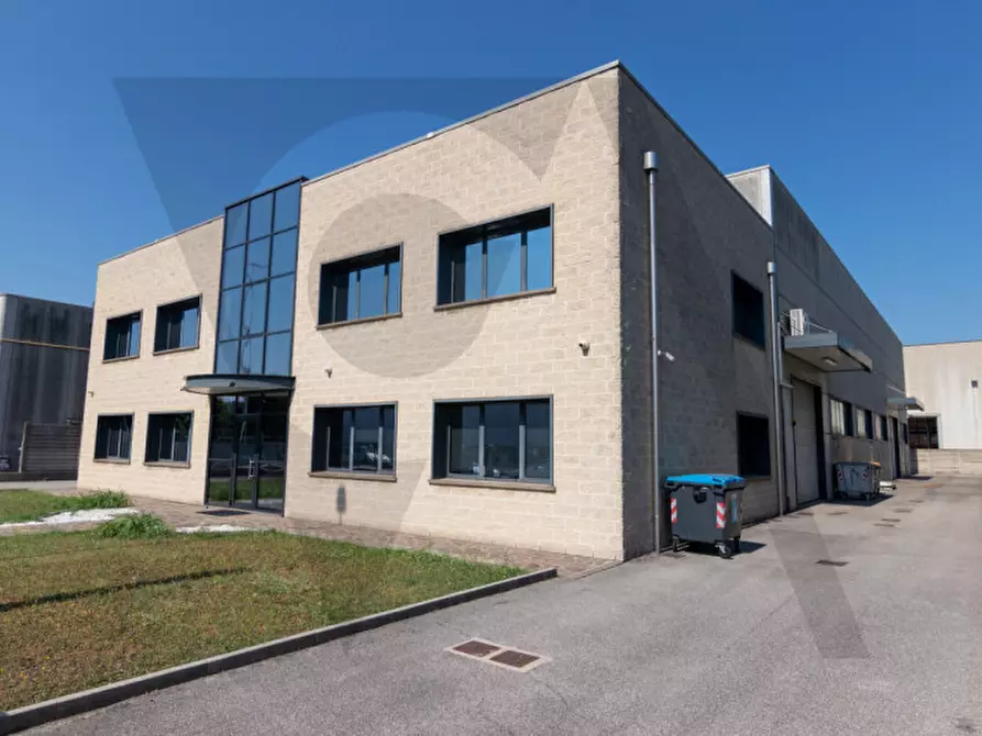 Immagine 1 di Capannone industriale in affitto  a Padova