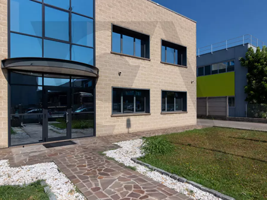 Immagine 2 di Capannone industriale in affitto  a Padova