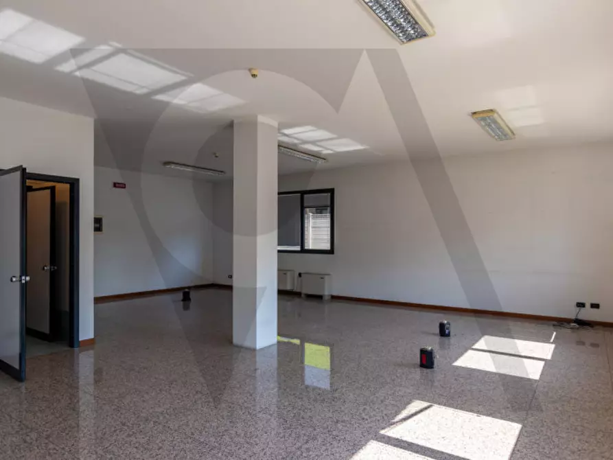 Immagine 3 di Capannone industriale in affitto  a Padova