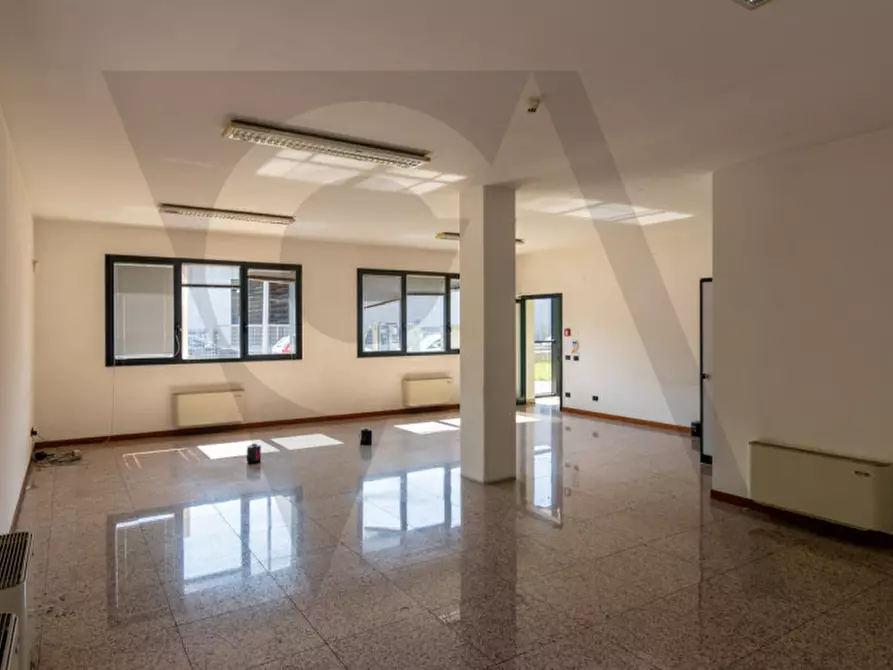 Immagine 6 di Capannone industriale in affitto  a Padova