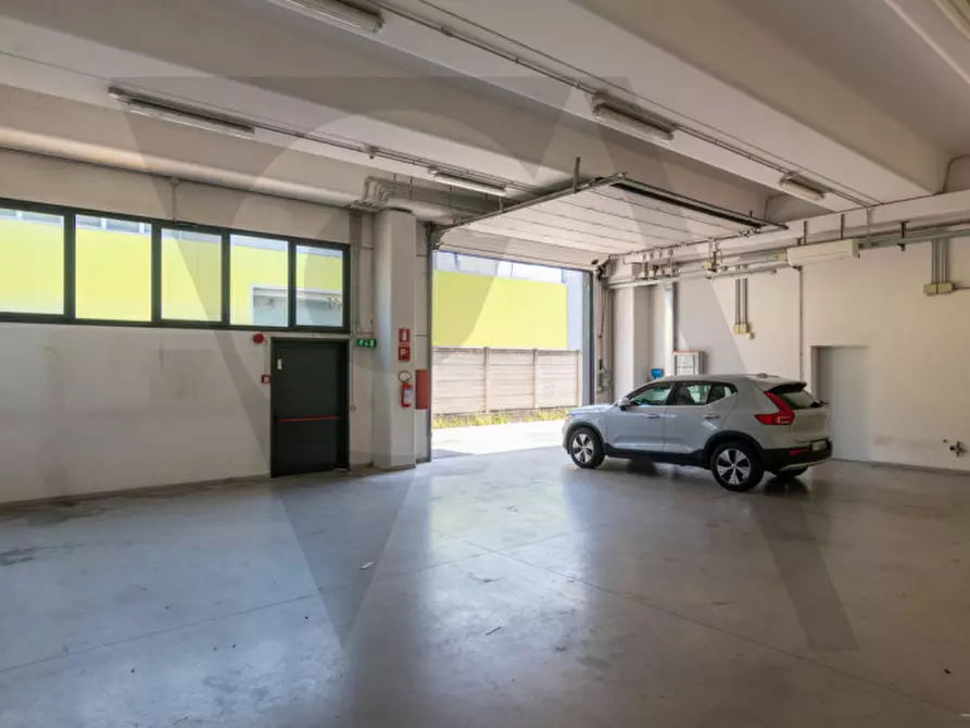 Immagine 8 di Capannone industriale in affitto  a Padova