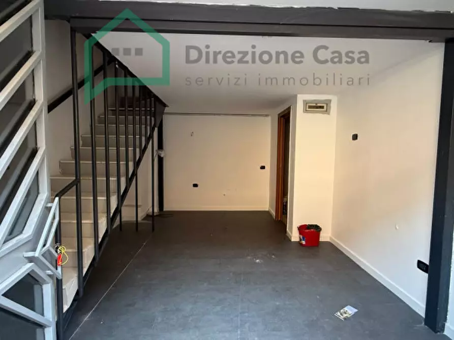 Immagine 3 di Negozio in vendita  in via piazzolla al trivio,19 a Napoli