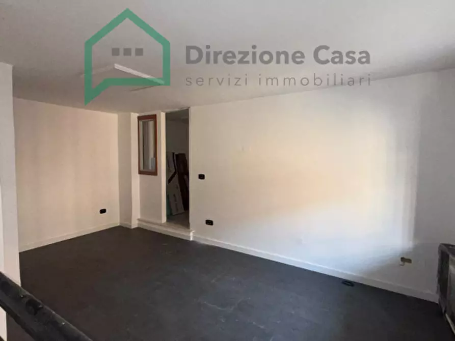 Immagine 8 di Negozio in vendita  in via piazzolla al trivio,19 a Napoli