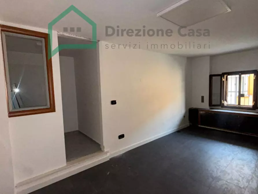 Immagine 9 di Negozio in vendita  in via piazzolla al trivio,19 a Napoli