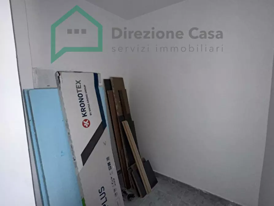 Immagine 10 di Negozio in vendita  in via piazzolla al trivio,19 a Napoli