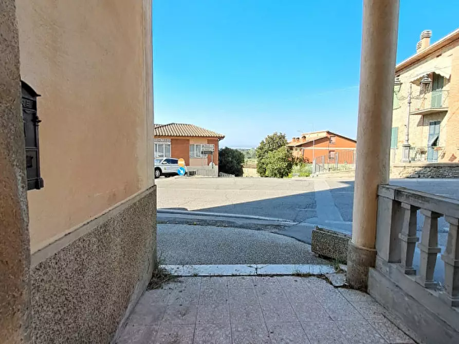 Immagine 6 di Villa in vendita  a Tuoro Sul Trasimeno
