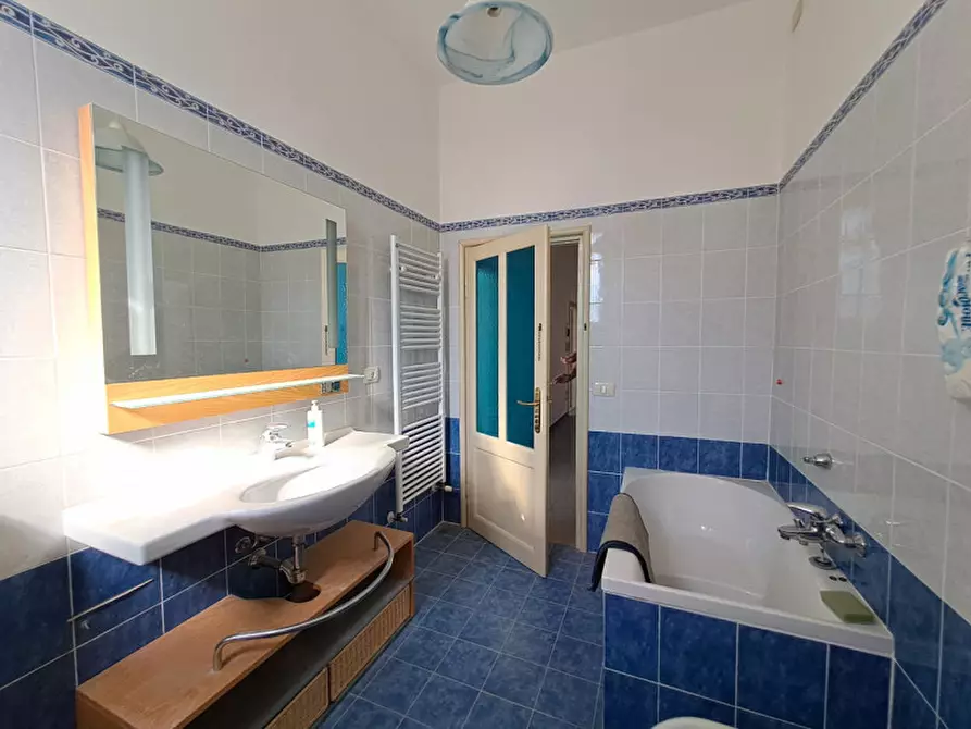 Immagine 10 di Villa in vendita  a Tuoro Sul Trasimeno