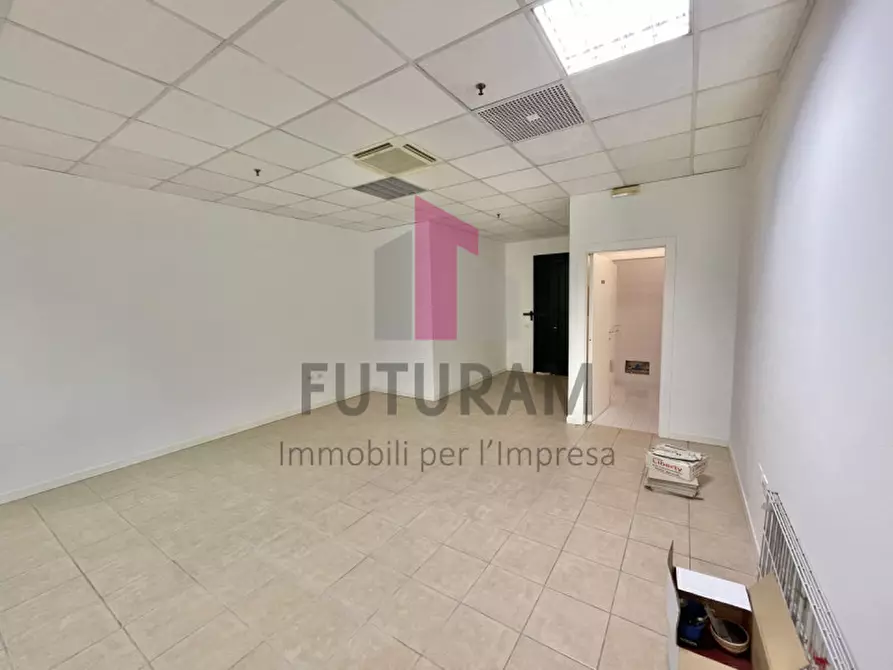 Immagine 7 di Negozio in vendita  a Vicenza