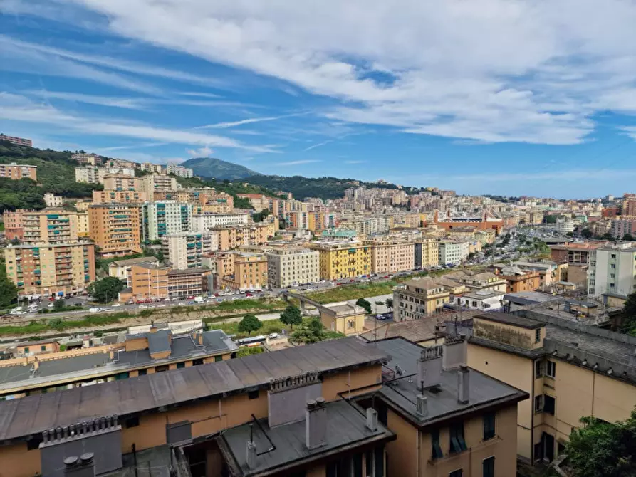 Immagine 2 di Appartamento in vendita  in Via Antonio Burlando 23 a Genova