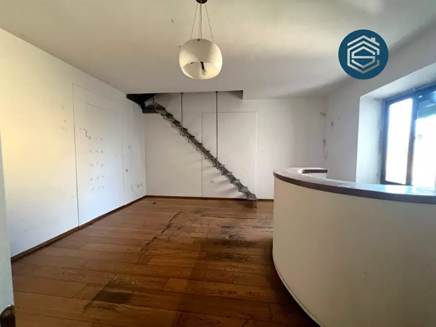 Immagine 2 di Negozio in vendita  in via santo stefano 93 a Campi Bisenzio