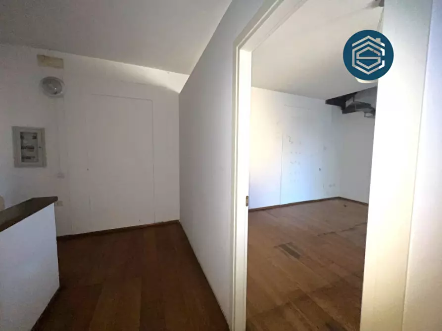 Immagine 3 di Negozio in vendita  in via santo stefano 93 a Campi Bisenzio