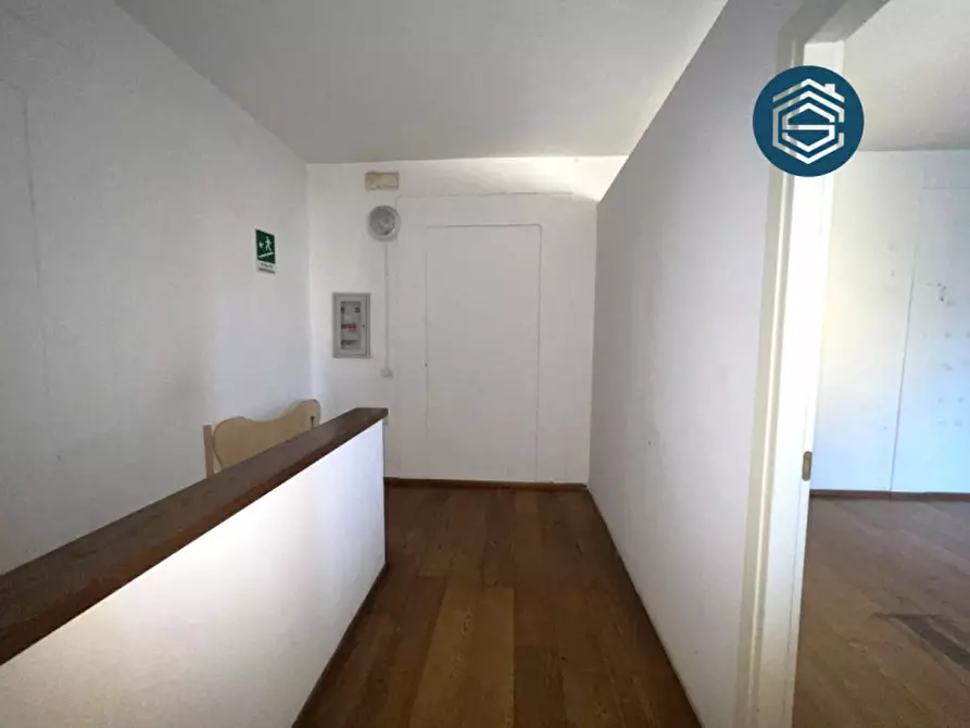 Immagine 5 di Negozio in vendita  in via santo stefano 93 a Campi Bisenzio