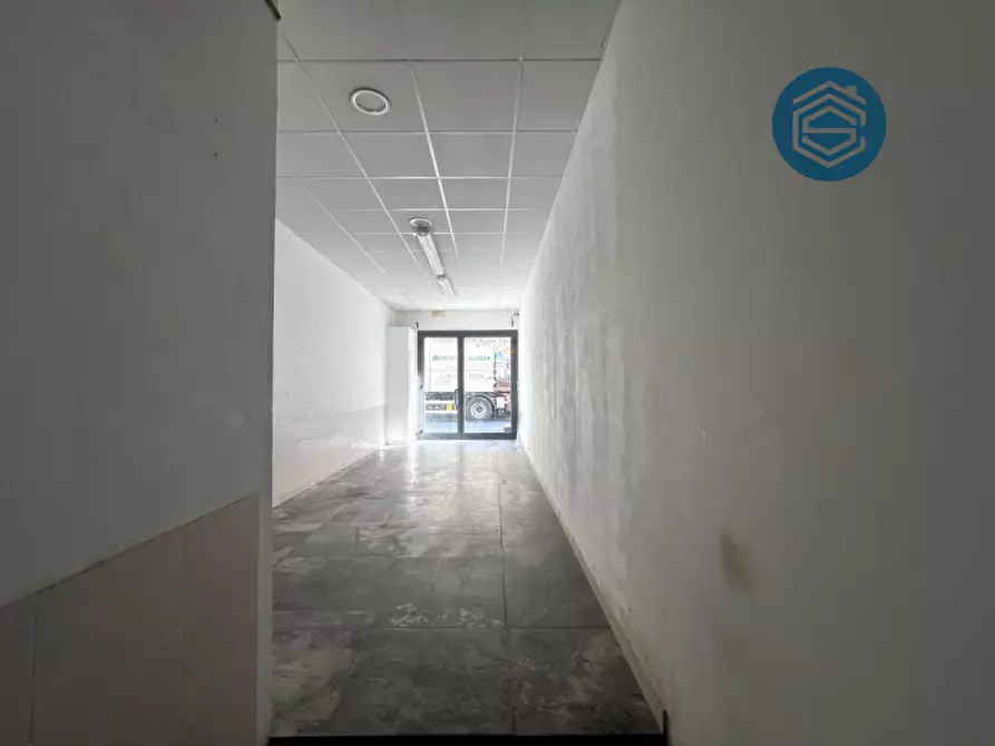 Immagine 7 di Negozio in vendita  in via santo stefano 93 a Campi Bisenzio