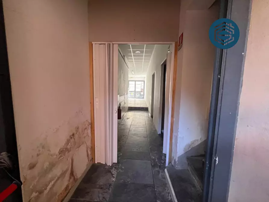 Immagine 10 di Negozio in vendita  in via santo stefano 93 a Campi Bisenzio