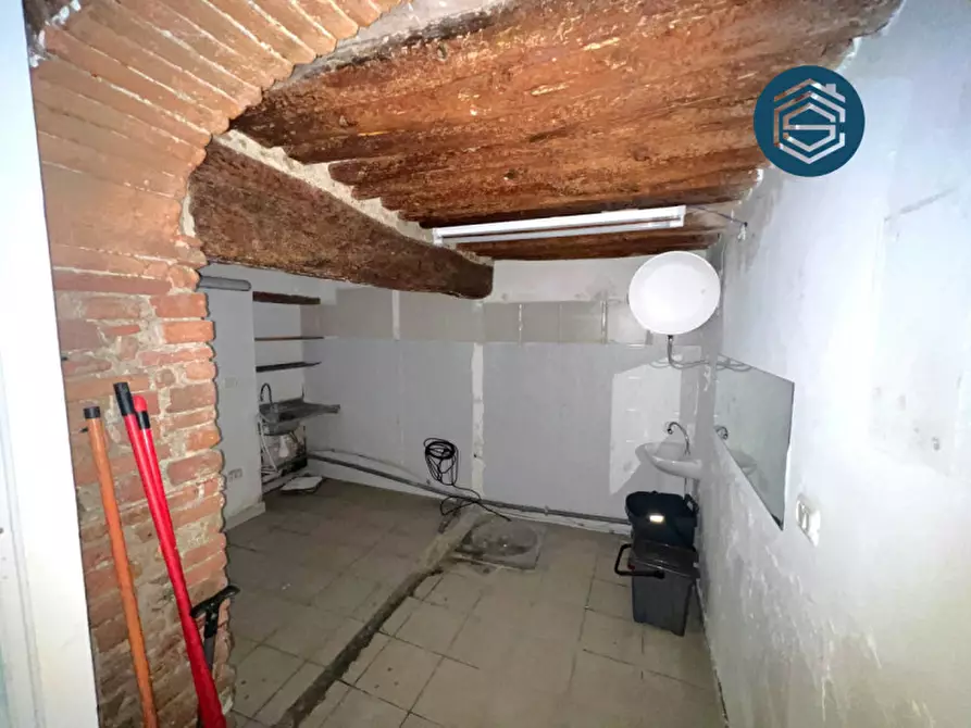 Immagine 13 di Negozio in vendita  in via santo stefano 93 a Campi Bisenzio