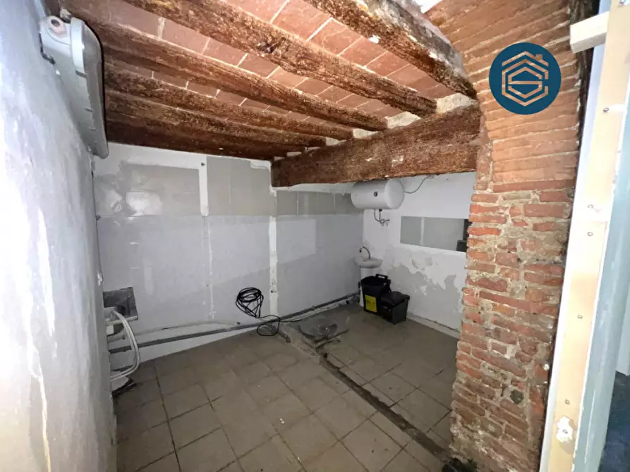 Immagine 14 di Negozio in vendita  in via santo stefano 93 a Campi Bisenzio