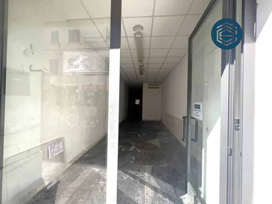 Immagine 15 di Negozio in vendita  in via santo stefano 93 a Campi Bisenzio