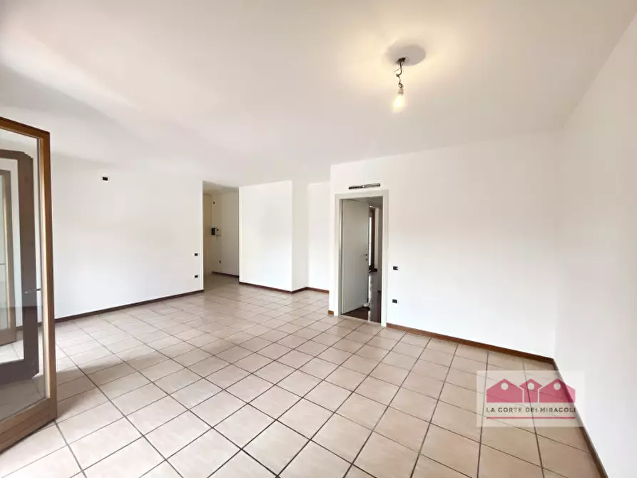 Immagine 4 di Appartamento in vendita  in strada Statale Pasubio 333 a Vicenza