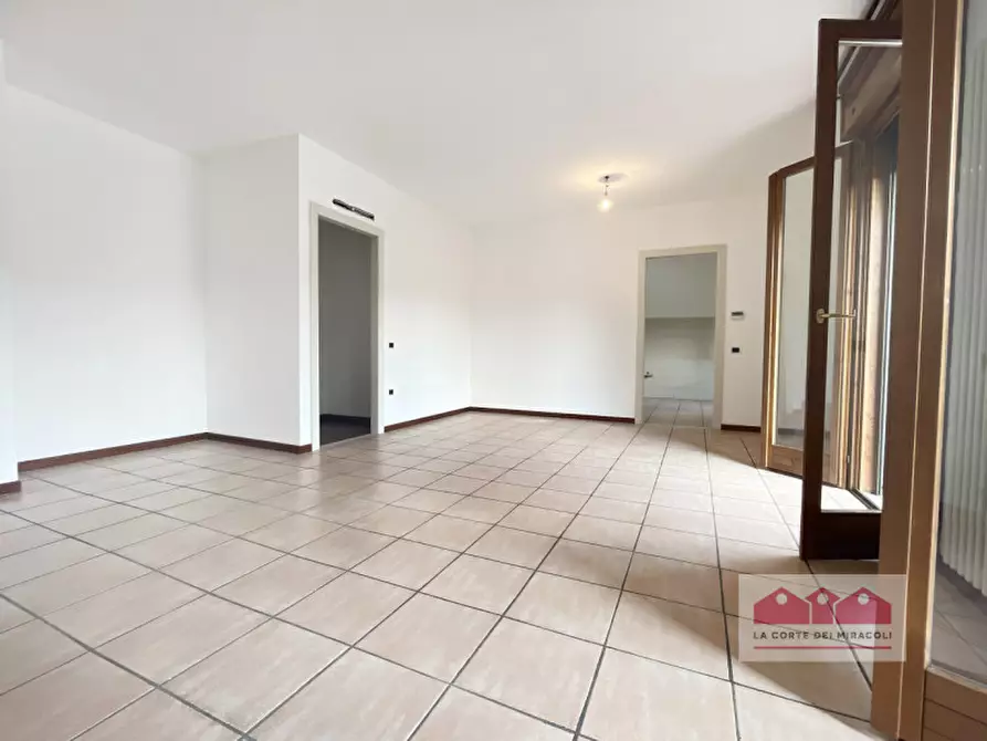Immagine 5 di Appartamento in vendita  in strada Statale Pasubio 333 a Vicenza