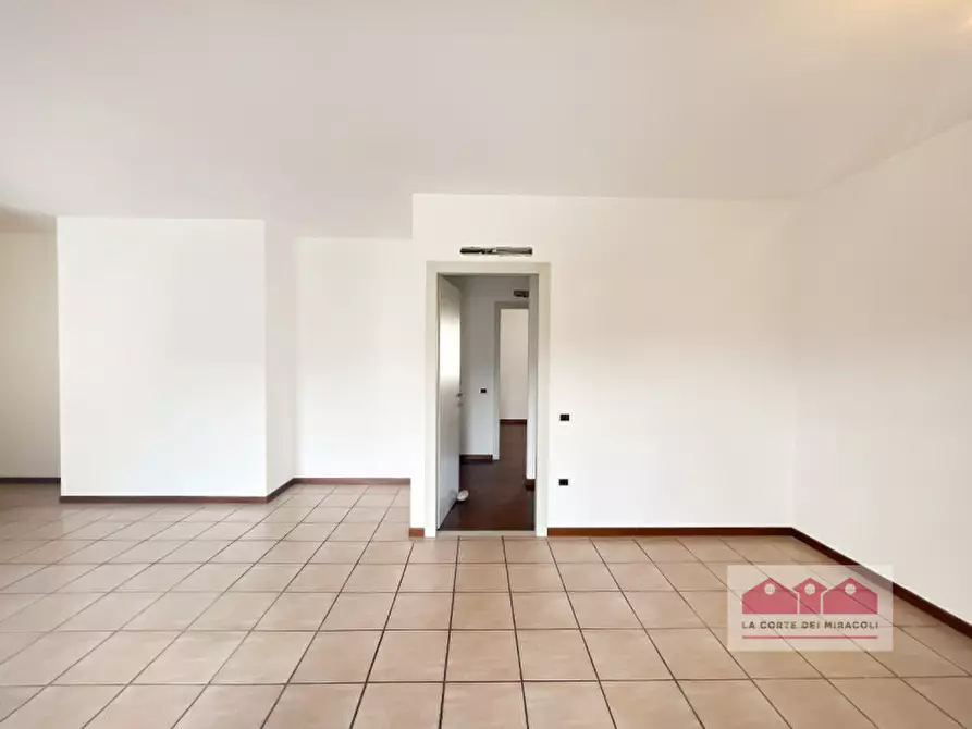 Immagine 9 di Appartamento in vendita  in strada Statale Pasubio 333 a Vicenza