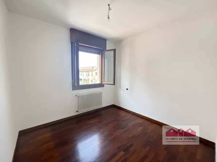 Immagine 15 di Appartamento in vendita  in strada Statale Pasubio 333 a Vicenza